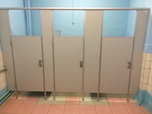 Алюминиевая дверь для туалета