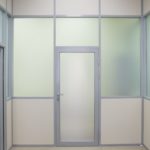 Витражная алюминиевая перегородка с матовым стеклом